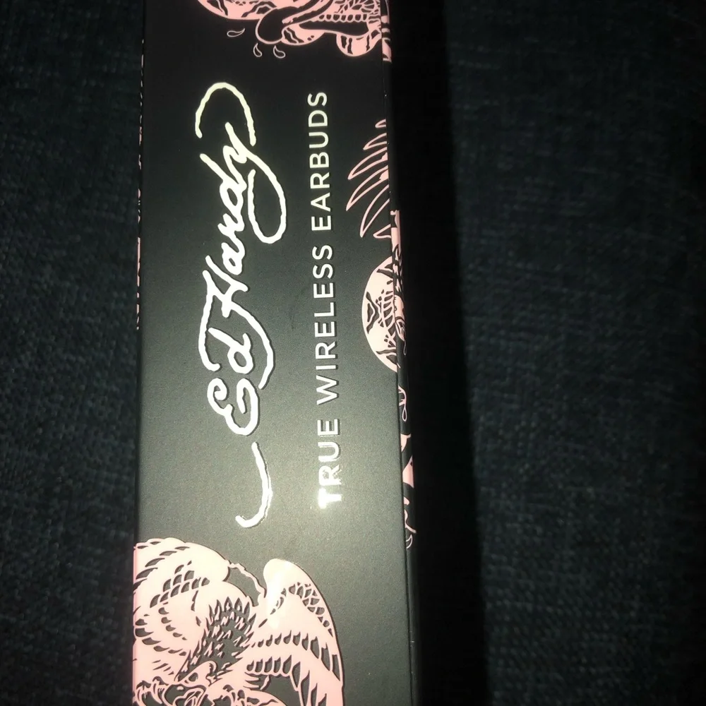 ‼️ED HARDY True Wireless Earbuds with Pink Pattern - Wireless Charging Case